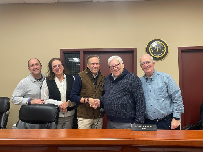 Brian Meyerson, Clara Pomerantz, Spencer Kanis, Michael Koblenz and Manny Zuckerman honor Kanis for two decades of work as chair of Architectural Review Board.