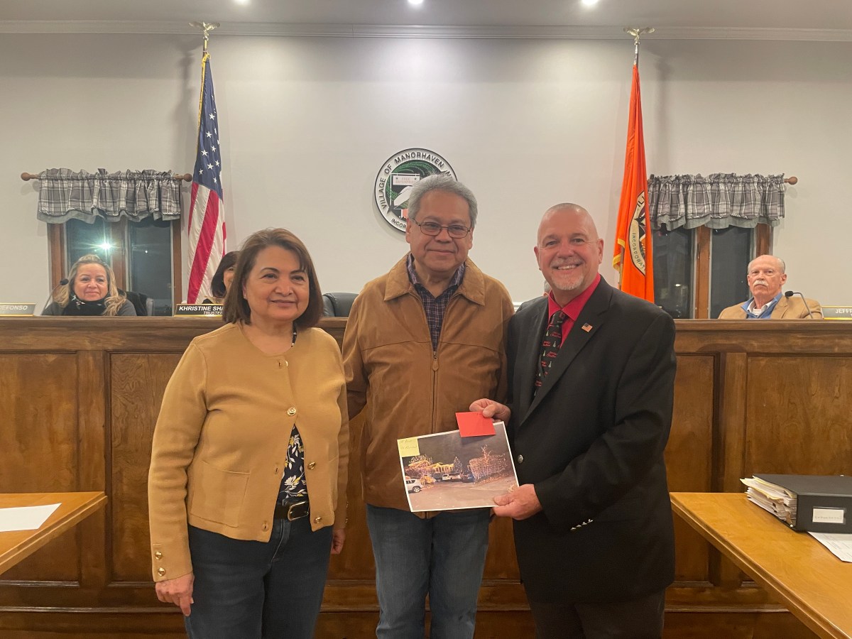 Zirza Pierri, Sergio Tejeda first place winners of the holiday decorating competition with Mayor John Popeleski.