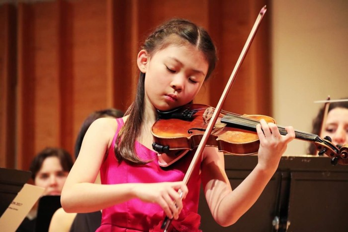 Lee has been playing the violin since she was four years old. 