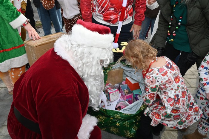 Image 10 Santa delivering toys