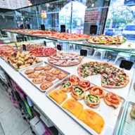 Lucas Pizzeria, a new restaurant on Long Island, serves up classic New York pizza.