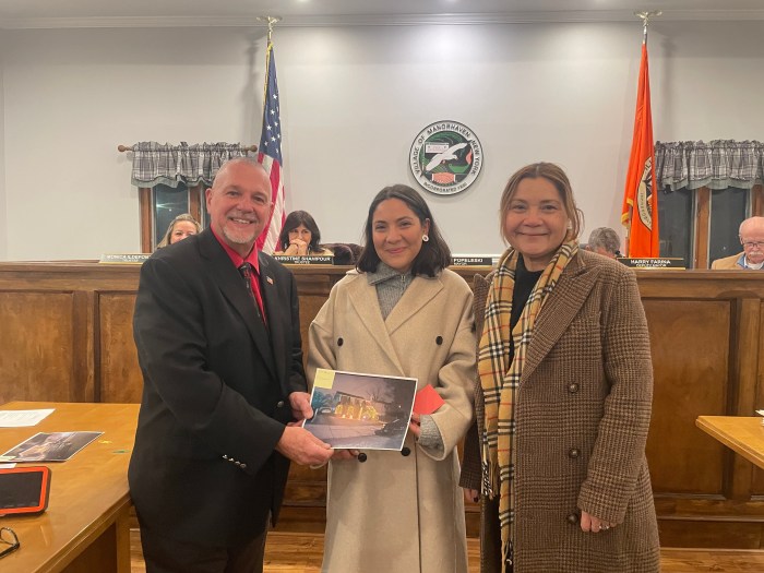 Mayor John Popeleski with 2nd place winners of the holiday decoration competition, Maria Araya and Elena Marek.