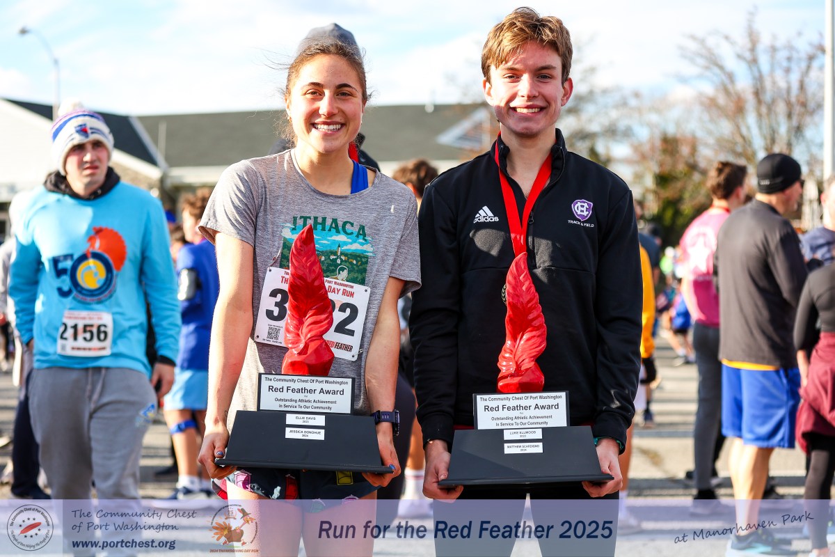 Top female winner, Lola Gitlin and Top male winner, William Schimitisch of the Port Washington Thanksgiving Run 2025.