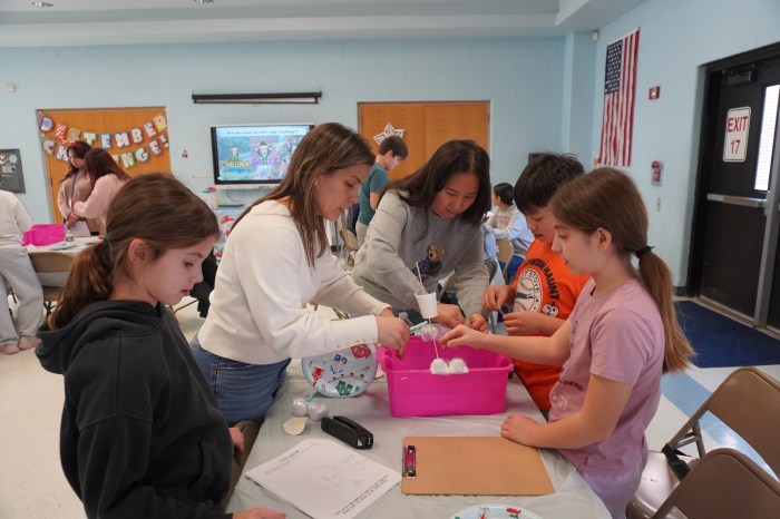 Learners use STEM skills to navigate creative and collabrotive learning.