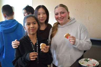 Mineola High School AP Chemistry students partnered with the school’s RISE classes for a sweet and delicious holiday activity in the chemistry lab.