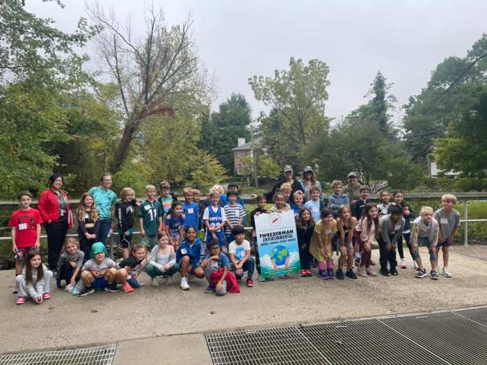 Residents Forward Third Grade Baxter Estates Pond Study group. 