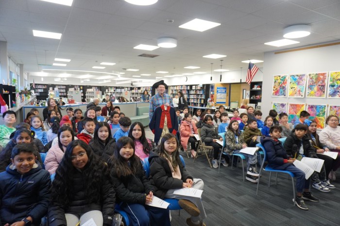 Herricks elementary students learned about Long Island’s Revolutionary War history during a presentation by Matthew Moshen, a volunteer with the Oyster Bay Historical Society and a member of the Long Island Sons of the American Revolution, prior to their museum visit.