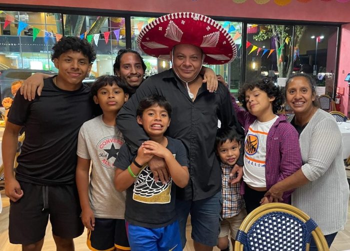 Thomas Orellana (center), his children, and his wife, Claudia Orellana (right)