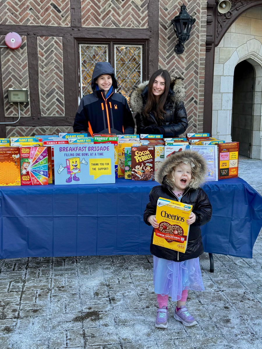 The Community Synagogue L’dor V’dor Early Childhood Center alumni Emily and Zander Stern led a breakfast brigade.