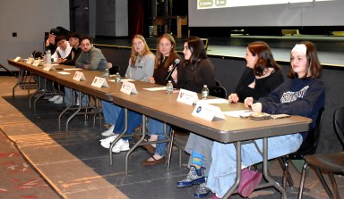 North Shore High School alumni spoke to current students about college decisions.