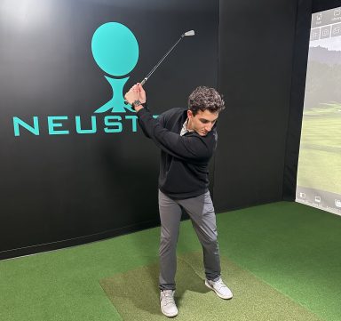 Former pro Mark Roder practices his swing in a Neustryk simulation bay.