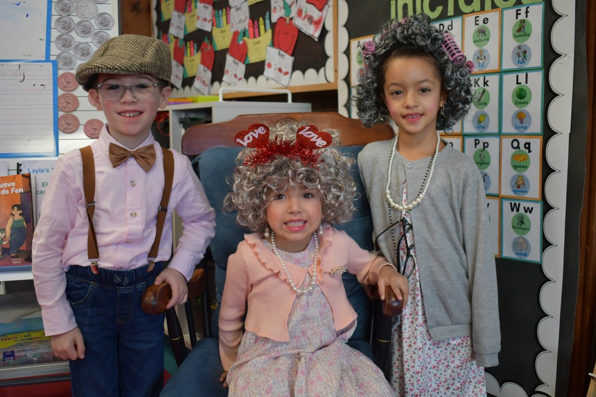 Learners at Mineola’s Hampton Street School commemorated the 100 th day of school by dressing up as their future selves, bringing fun, spirit and creativity to the celebration.