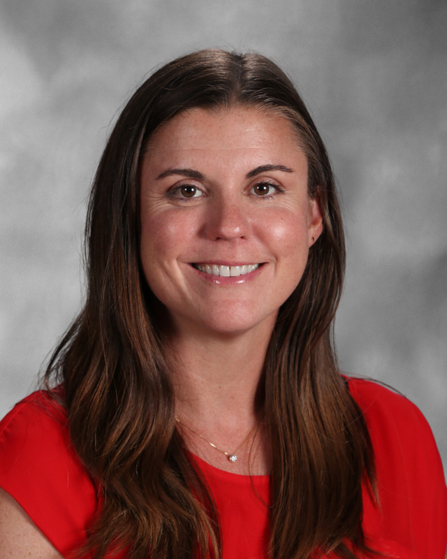 Roslyn High School Teacher Kristen Hamilton was awarded the 2026 Harvard Club of Long Island Distinguished Teacher award.