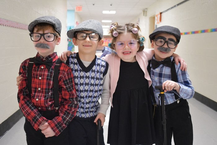 Students dressed as elders for the 100th day.
