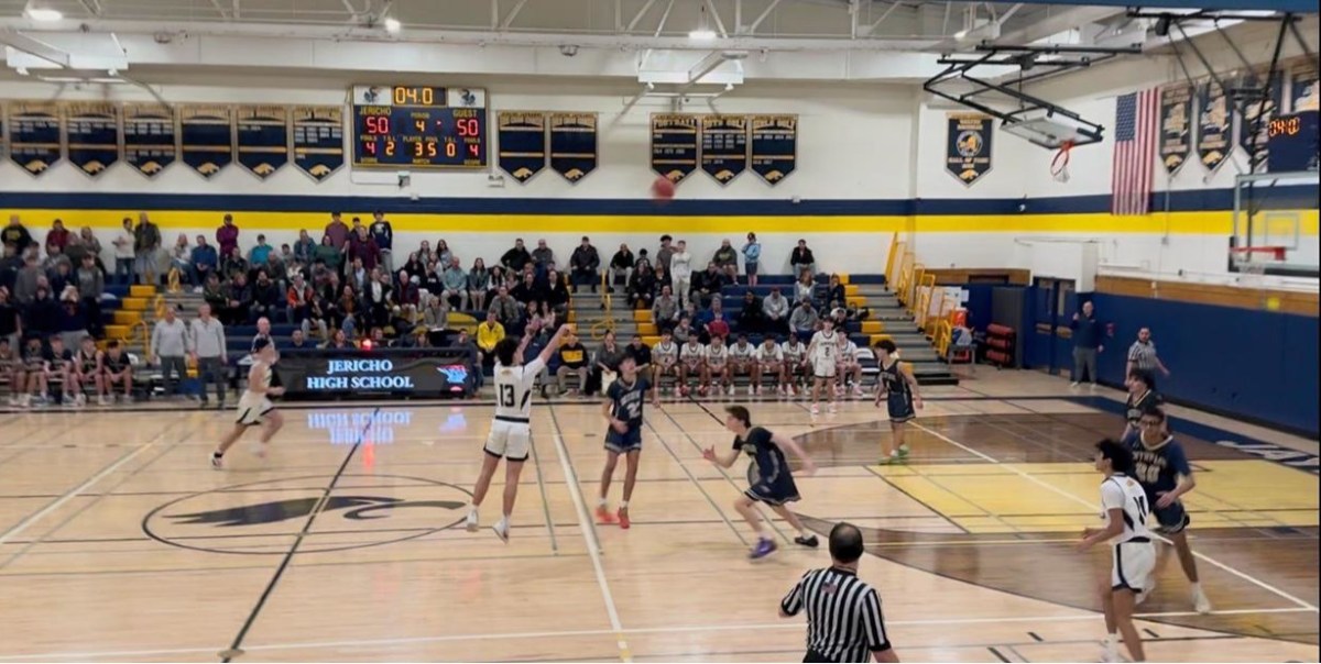 Playoff thriller: Jericho bests Bethpage on deep three buzzer-beater by Casey Deutsch