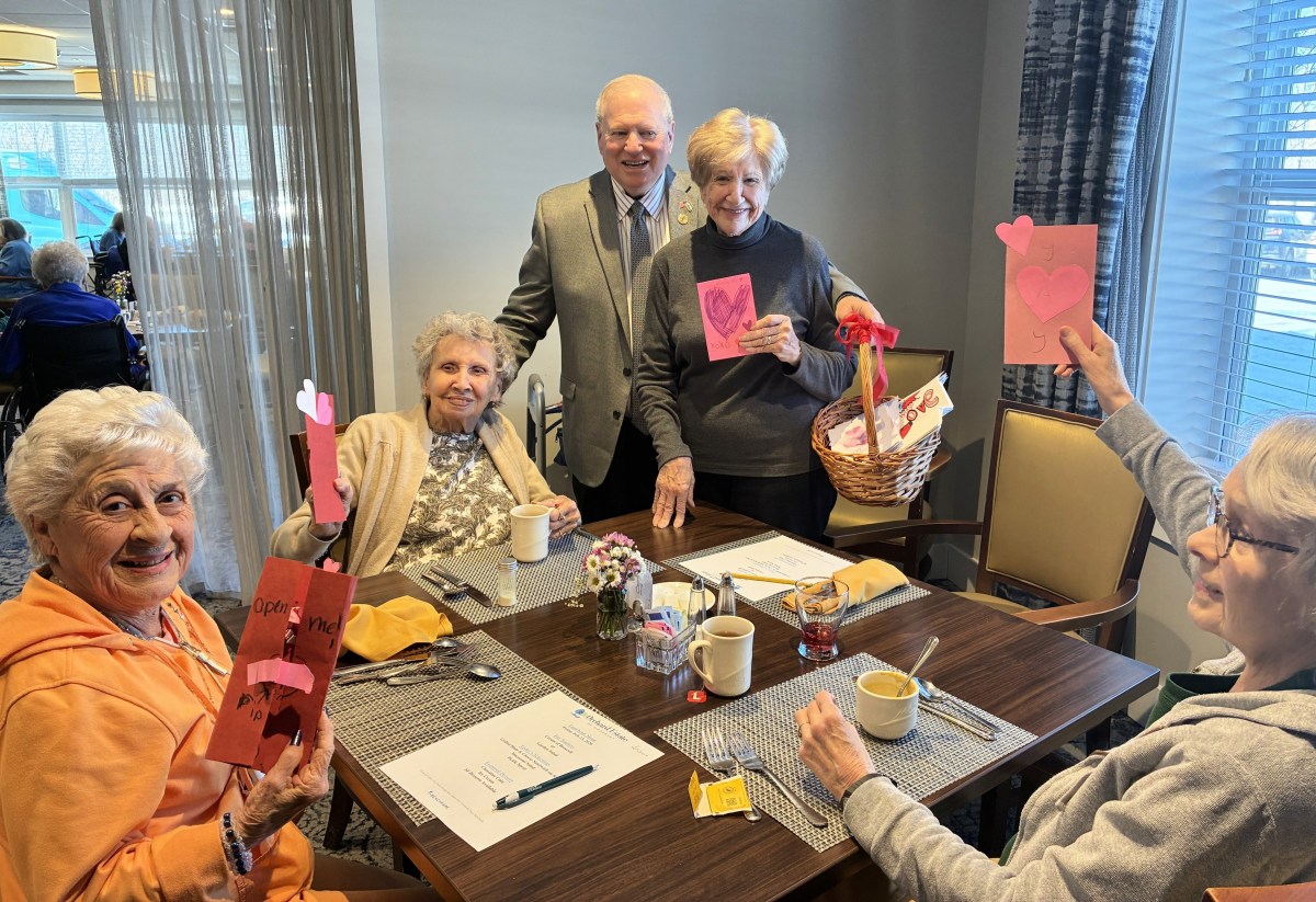 Students collaborate with Arnold Drucker to mark Valentine’s Day with seniors
