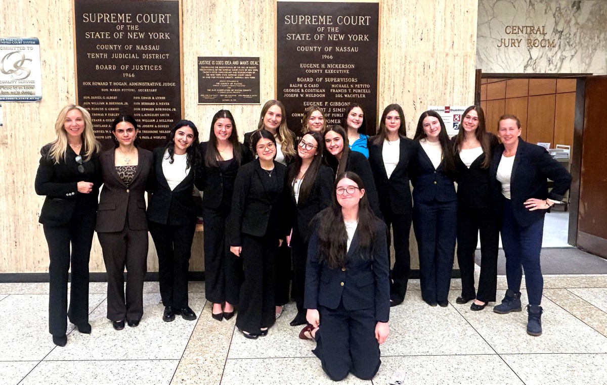 The North Shore Central School District Mock Trial team defeated LUHi.