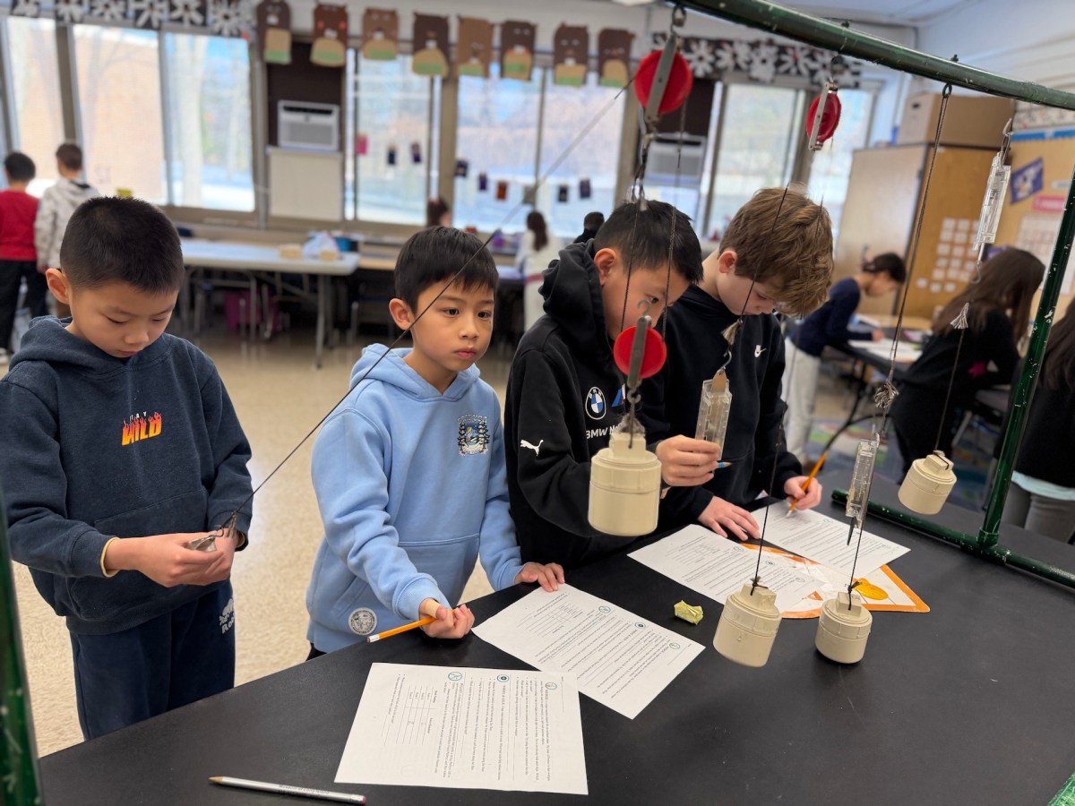 Manhasset elementary school third graders participating in Simple Machines program.