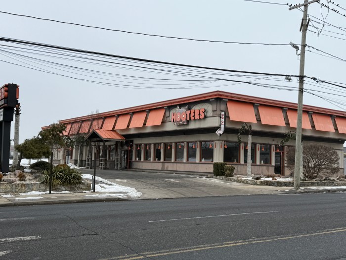 The Hooters in Farmingdale, Long Island's last location, has closed.