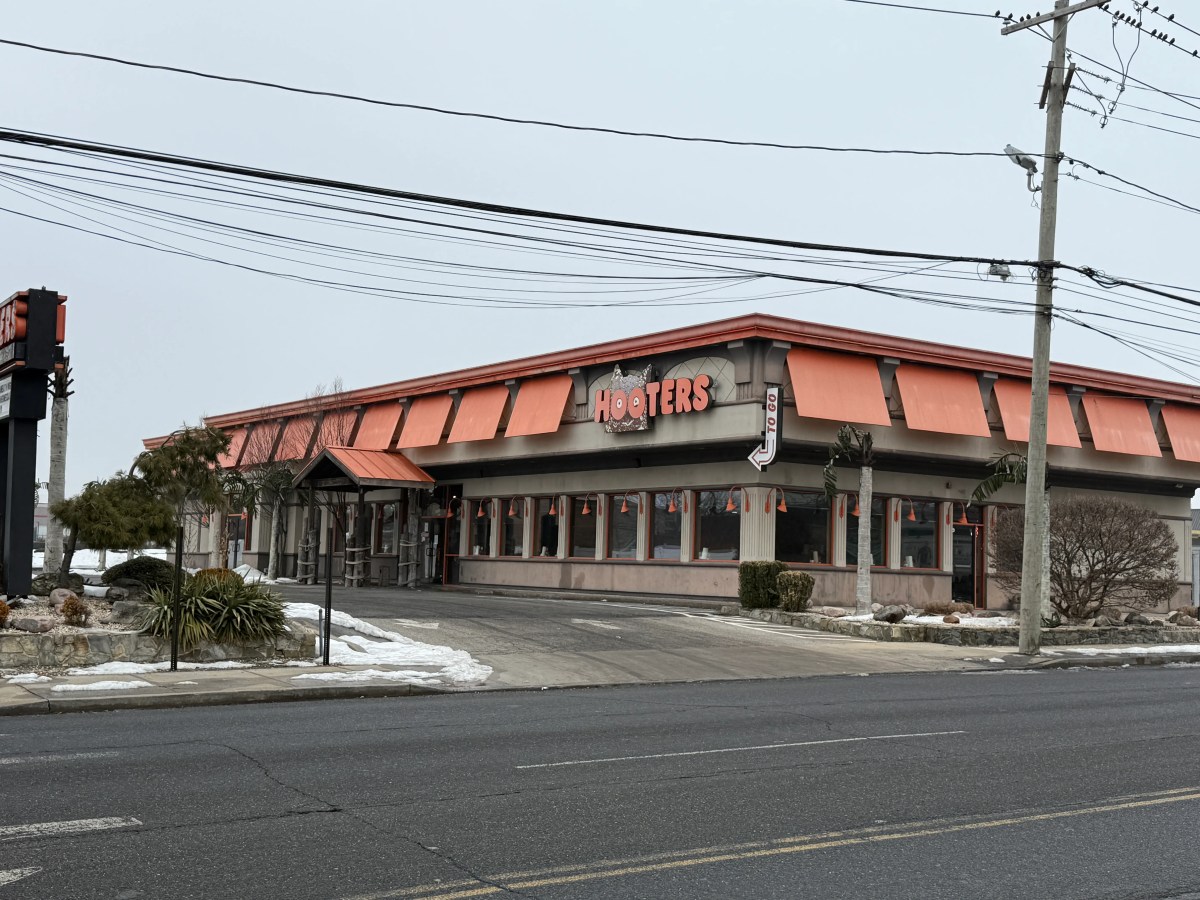 The top 5 stories in Long Island Press this week include the closure of its last Hooters, in Farmingdale.