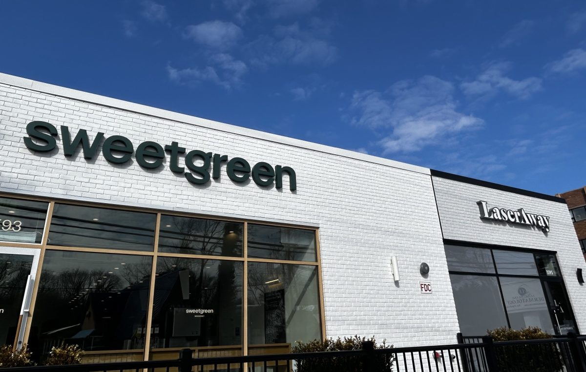 Exterior of new Sweetgreen and LaserAway locations in Manhasset Row