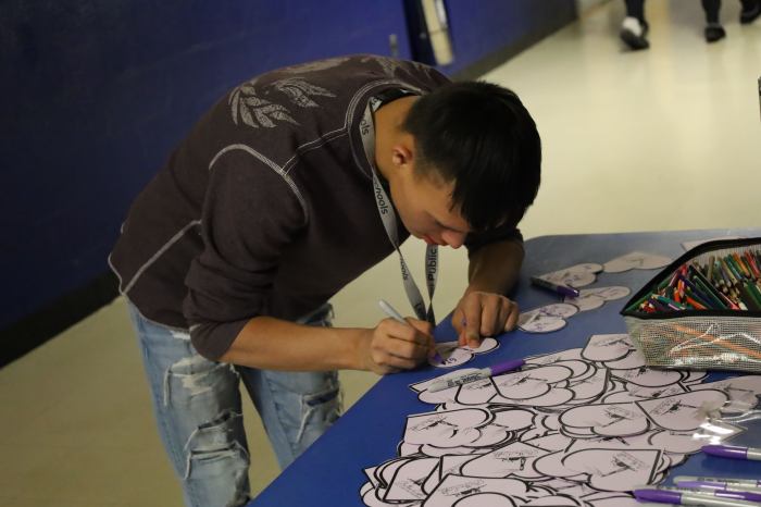 Student Aimar Montoya wrote a positive message to a friend on a paper heart.