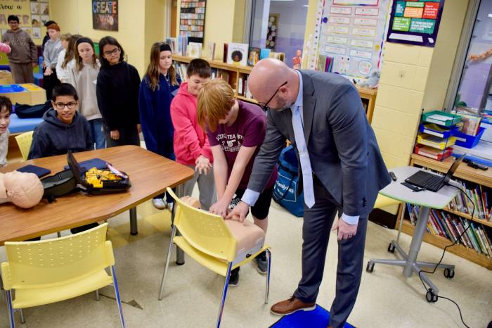 Students learned from about school health and safety from police.