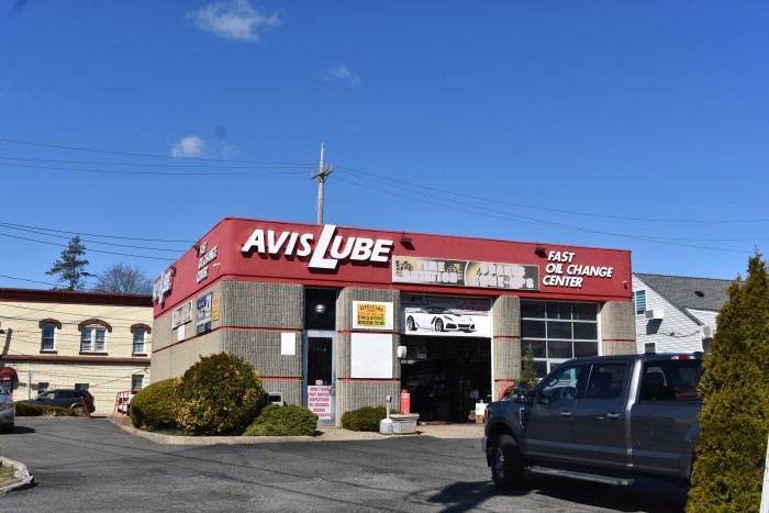 The Avis Lube on Hempstead Turnpike agreed to fly an American flag at a recent town board meeting. 