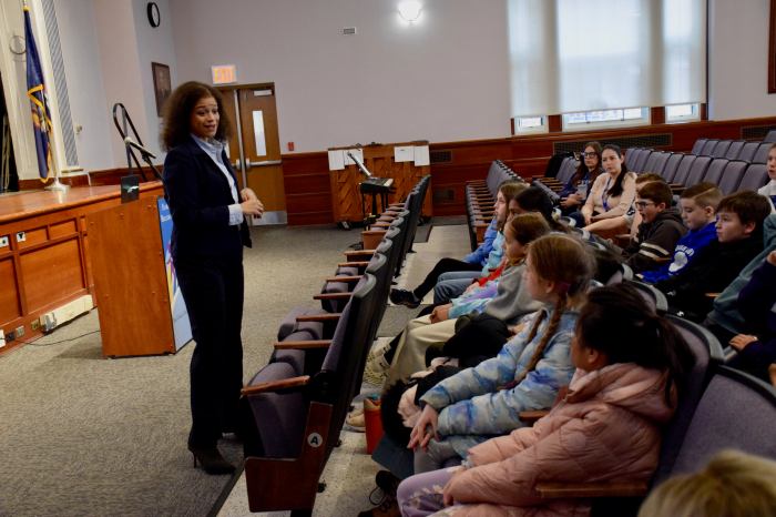 Children learned from the Assembly Member in a presentation.