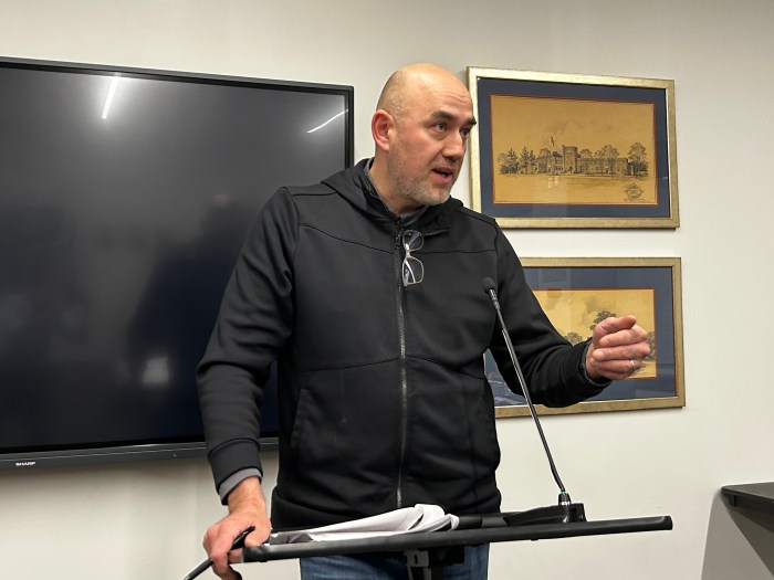 Manhasset father Alex MacLean petitioning the board to add a breakfast program.