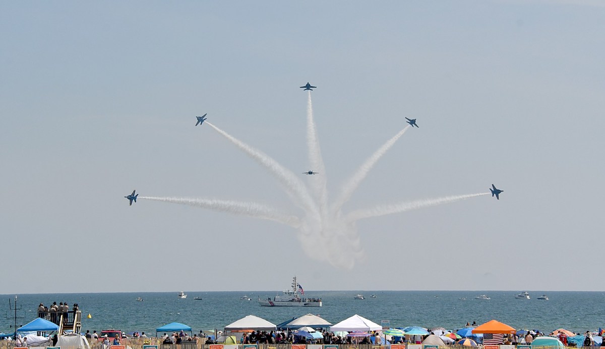 LI-JonesBchAirsh_052524_2361e2 (c) Karen Rubin-Blue Angels