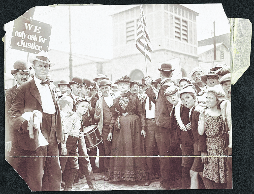 Mother Jones with striking textile laborers begin marching in 1903 (Library of Congress)