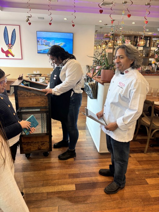 Carlos, owner of Ruta Oaxaca Restaurant, greeted the students and spoke with them in Spanish.