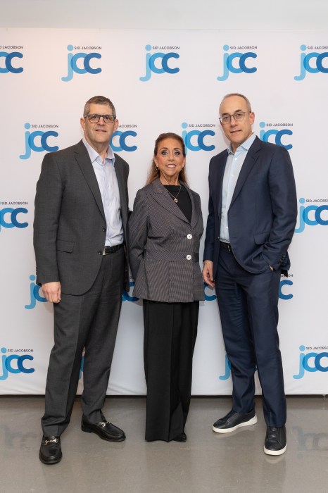 Sid Jacobson JCC Executive Director Michael Schlank, Sid Jacobson JCC Board President Nancy Waldbaum, and Dan Senor.